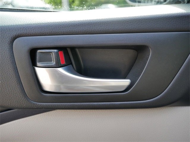 Used 2015 Toyota Highlander XLE image 14