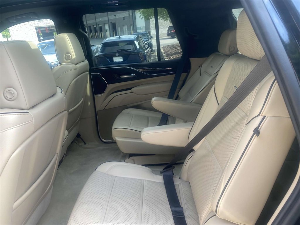 Used 2024 Cadillac Escalade Premium Luxury image 37