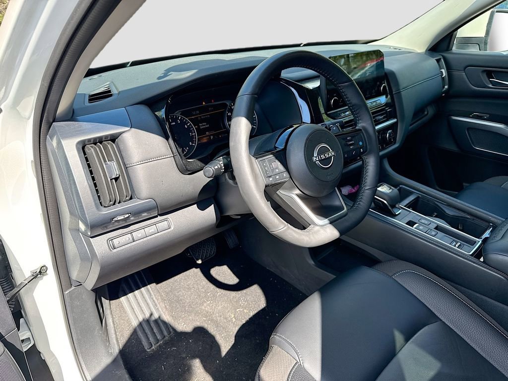 Used 2024 Nissan Pathfinder SL image 9
