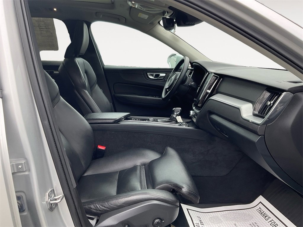 Used 2019 Volvo XC60 T6 Momentum w/ Premium Package image 15