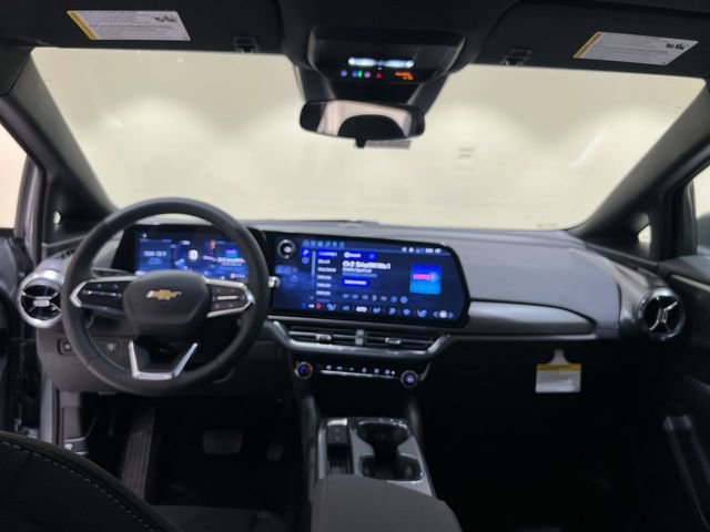 New 2026 Chevrolet Equinox EV LT image 18
