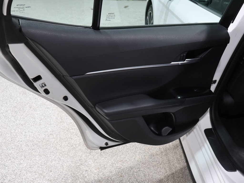 Used 2018 Toyota Camry SE FWD image 18
