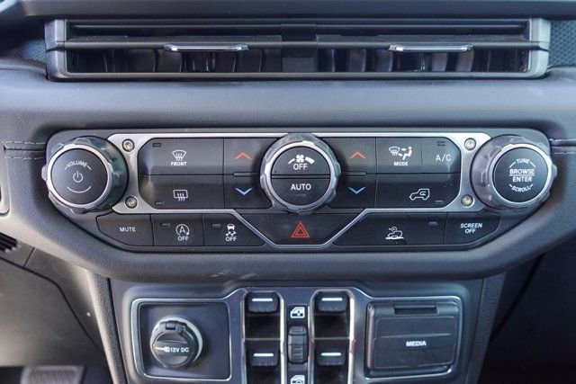 Used 2025 Jeep Wrangler Unlimited Rubicon AWD/4WD image 19