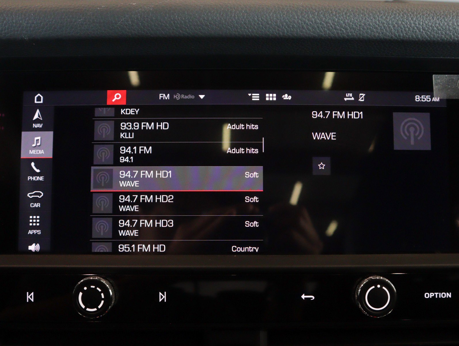 Certified 2023 Porsche Macan AWD/4WD image 18
