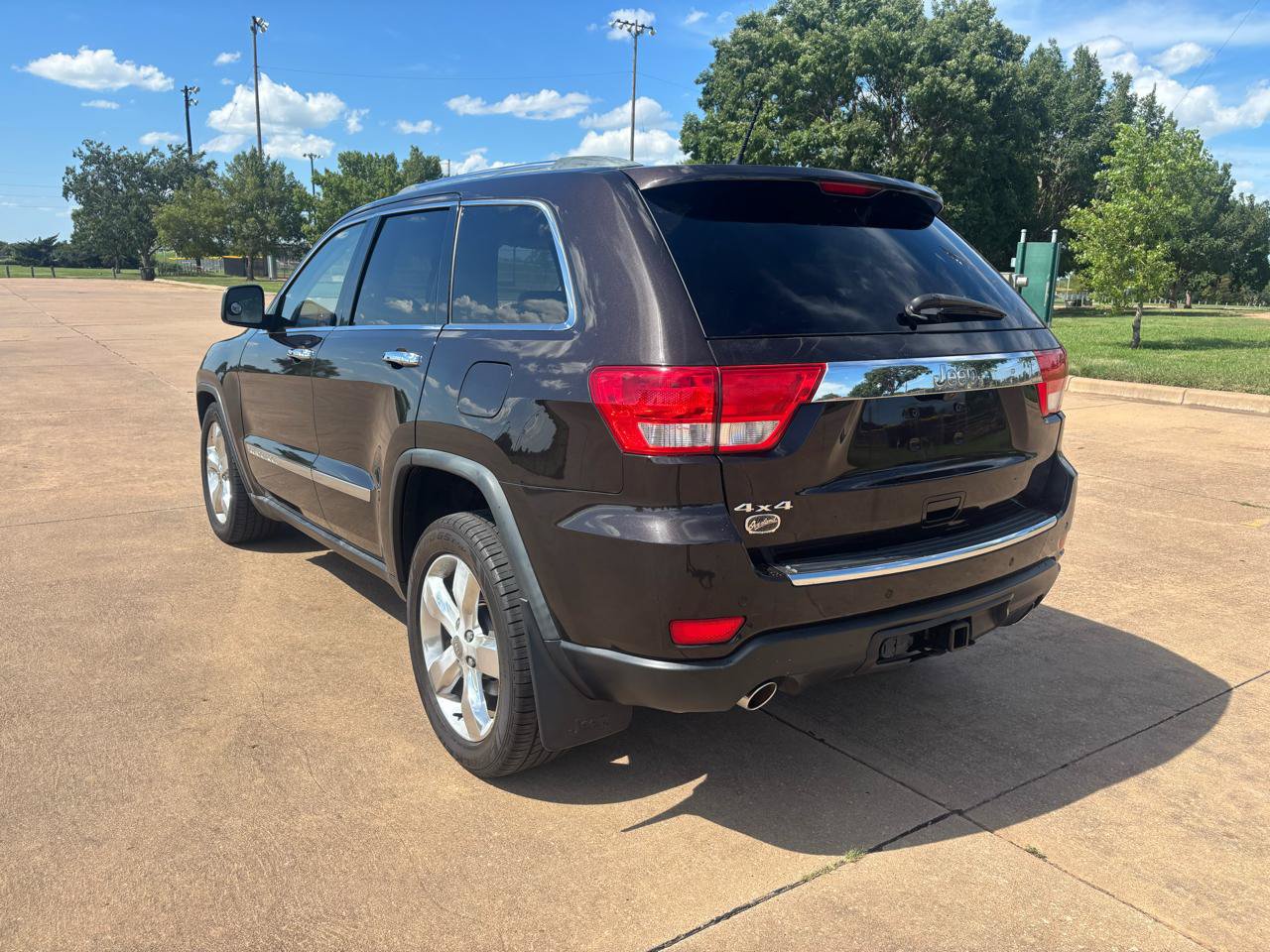 Used 2011 Jeep Grand Cherokee Overland Summit AWD/4WD image 7