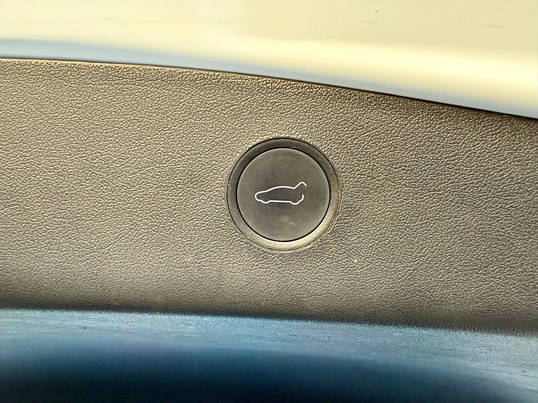 Used 2022 Tesla Model 3 Standard Range image 32