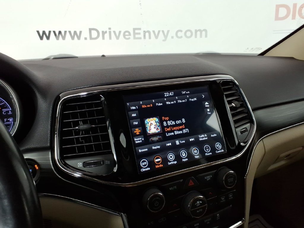 Used 2020 Jeep Grand Cherokee Limited AWD/4WD image 17