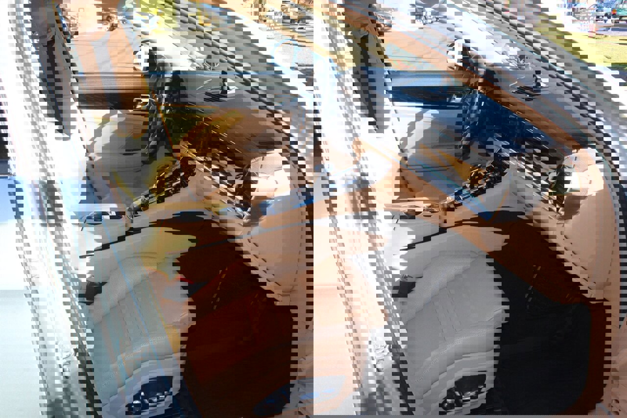 Used 2018 Porsche Panamera 4 image 15