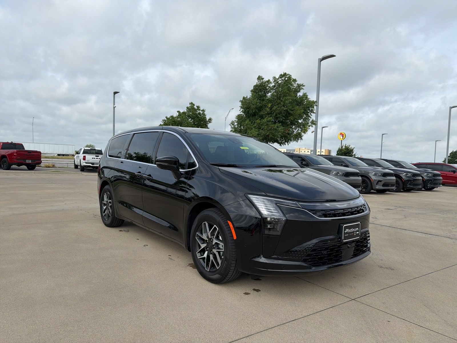 New 2027 Chrysler Pacifica Limited FWD image 8