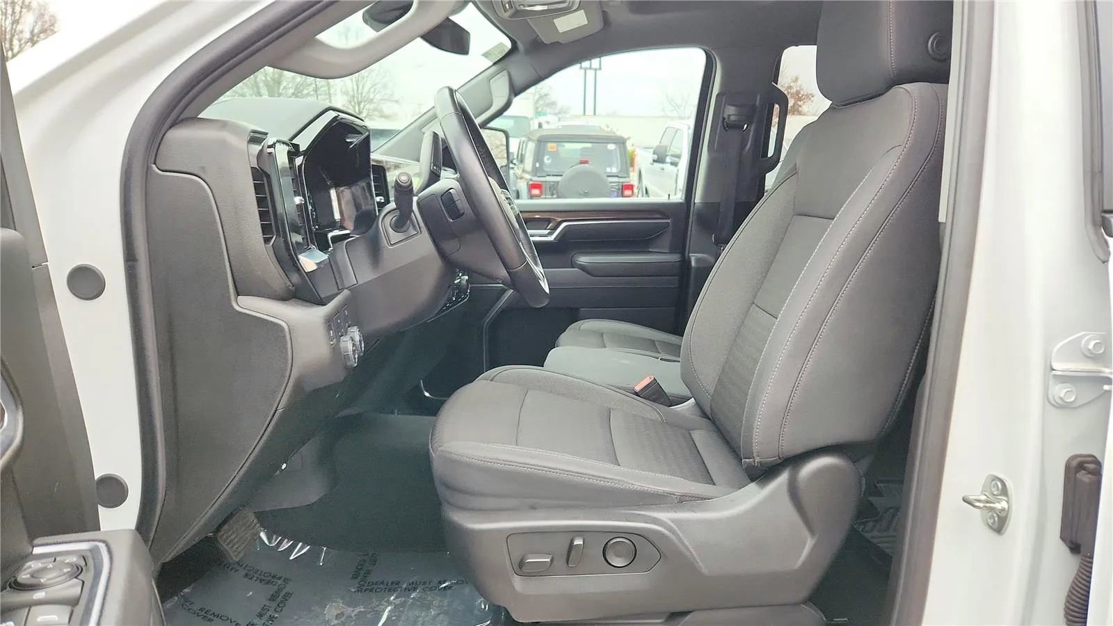 Used 2025 Chevrolet Silverado 2500 LT w/ Convenience Package image 26