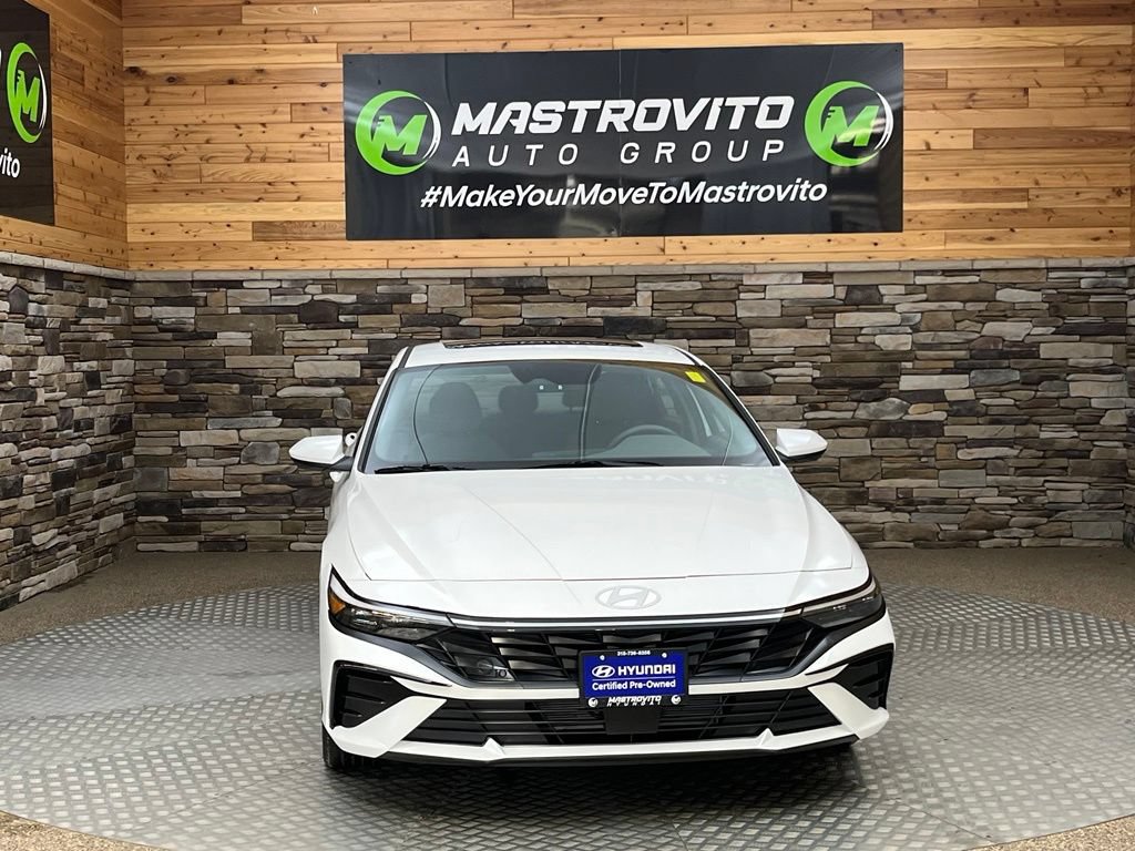 Used 2025 Hyundai Elantra SEL FWD image 3