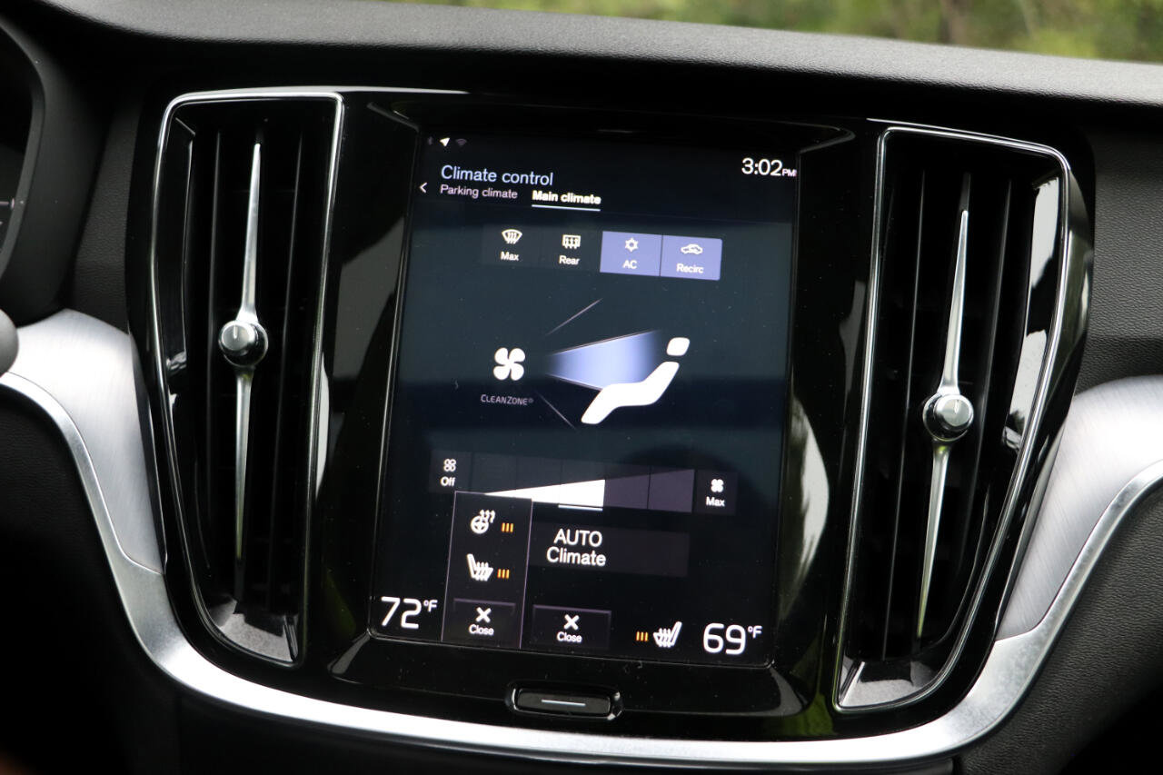 Used 2019 Volvo S60 T6 Momentum w/ Premium Package image 26