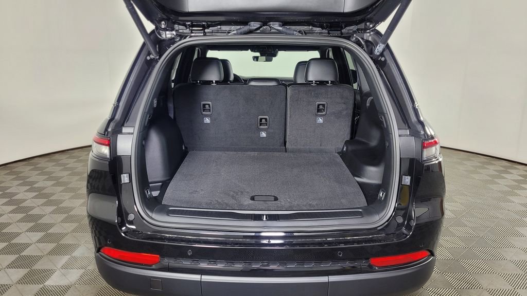 New 2025 Jeep Grand Cherokee Limited w/ Black Appearance Package image 10