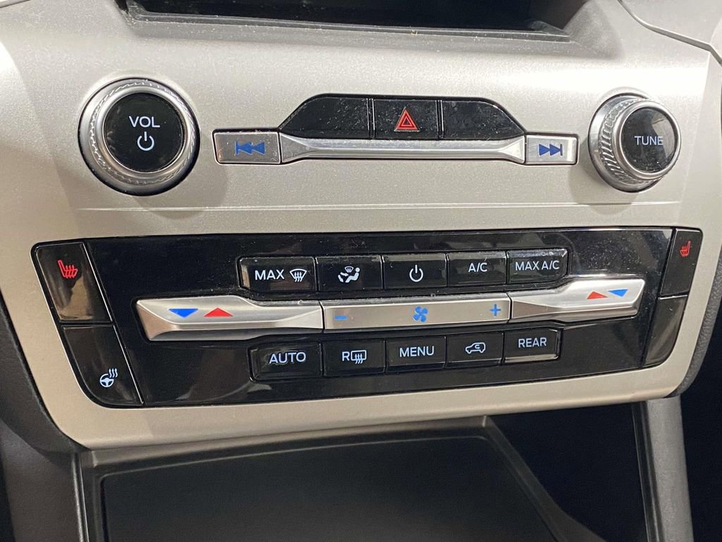 Used 2022 Ford Explorer XLT w/ Equipment Group 202A image 31