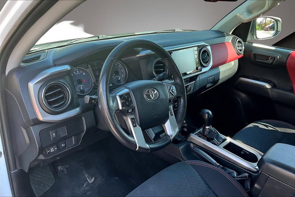 Used 2021 Toyota Tacoma SR5 AWD/4WD image 18