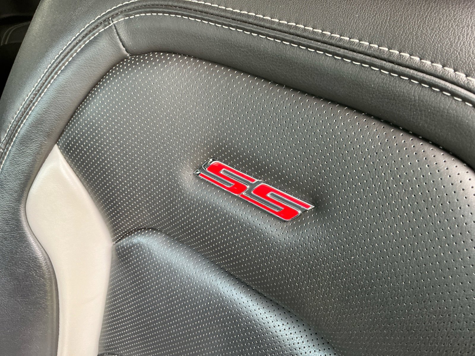 Used 2020 Chevrolet Camaro SS image 18