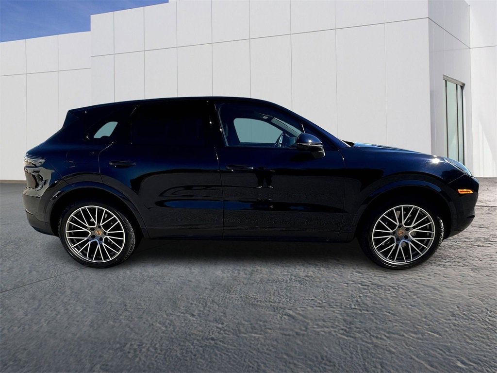 Used 2023 Porsche Cayenne Platinum Edition image 8