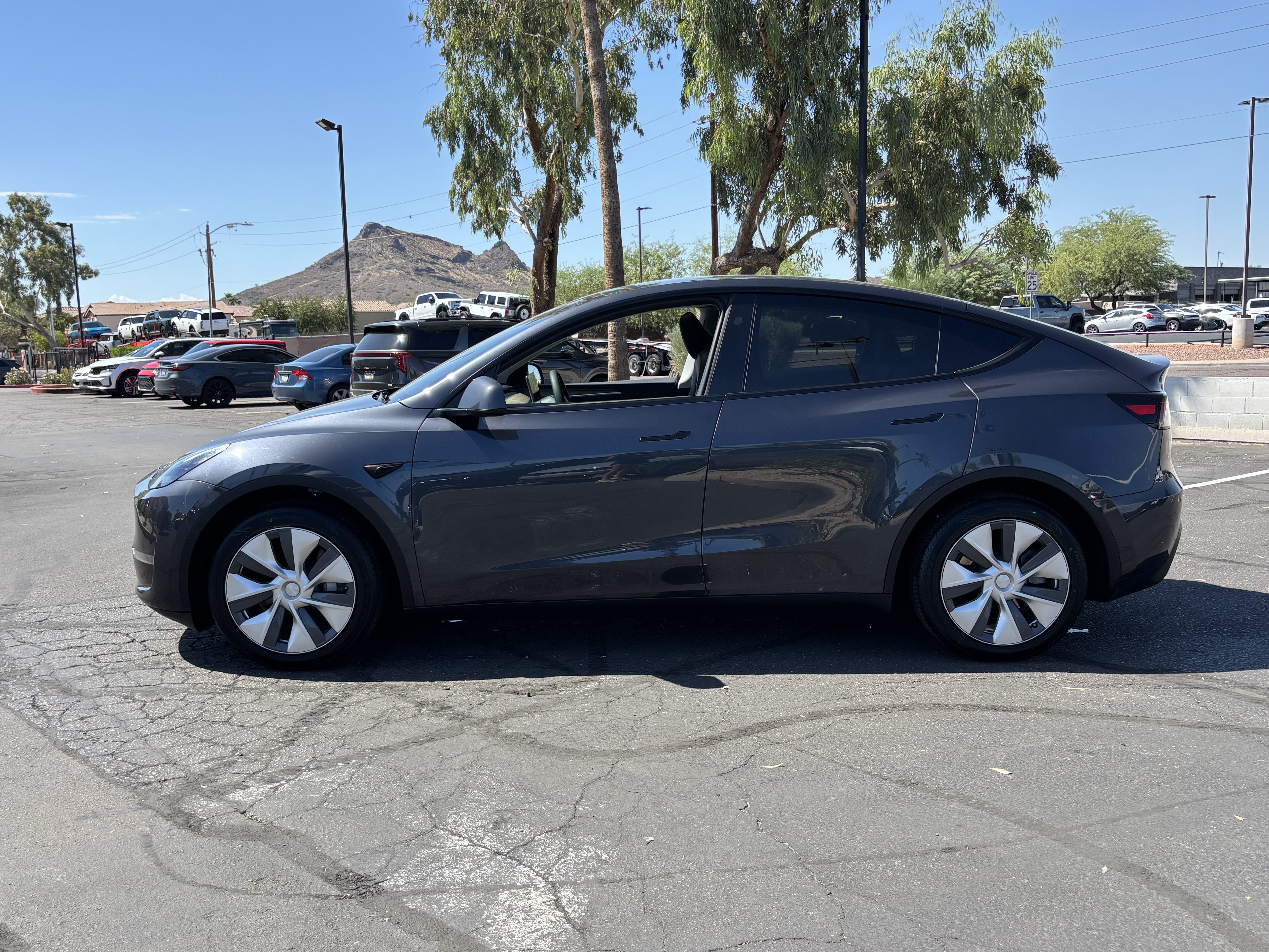 Used 2024 Tesla Model Y Long Range AWD/4WD image 5