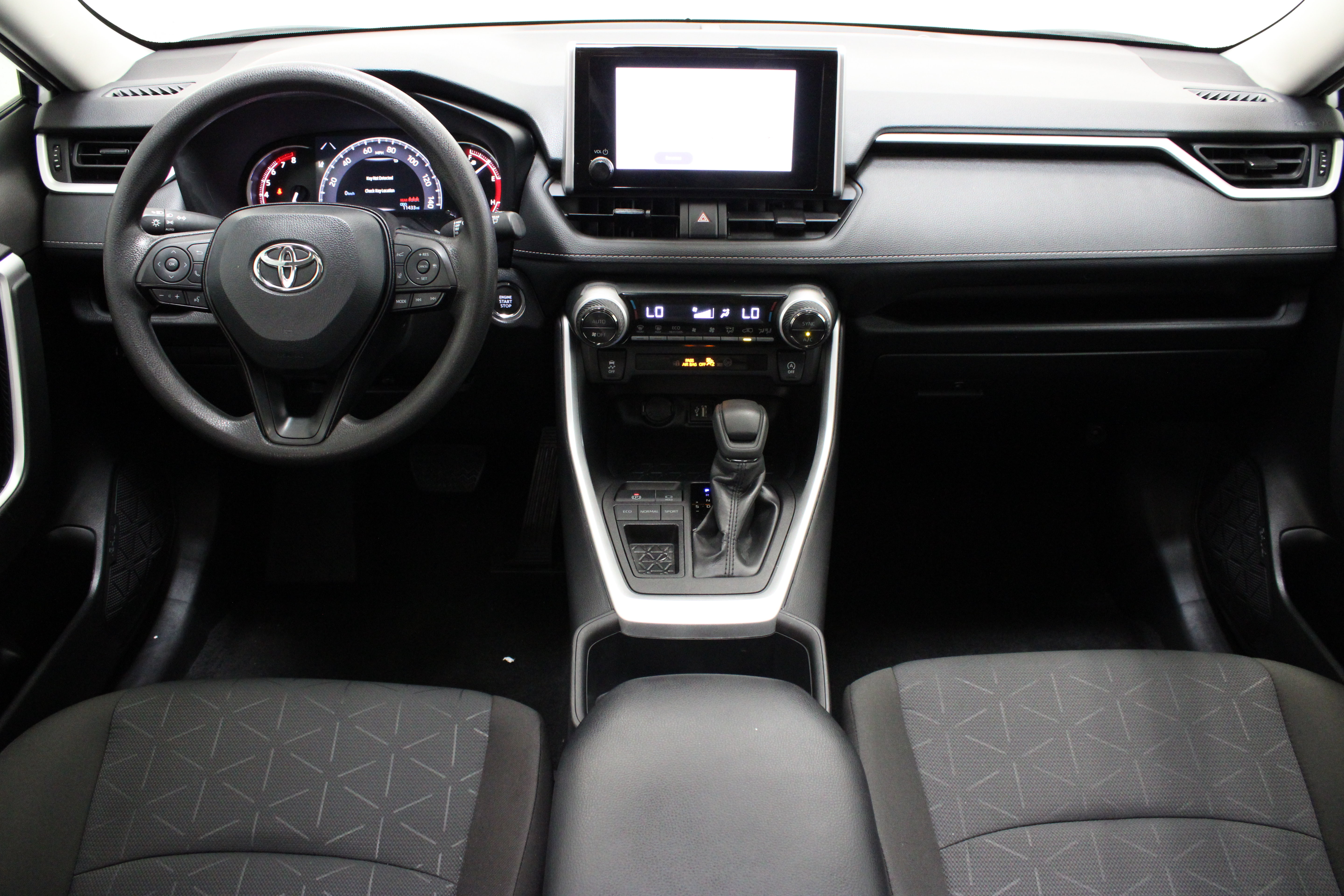 Used 2025 Toyota RAV4 XLE w/ Convenience Package FWD image 30
