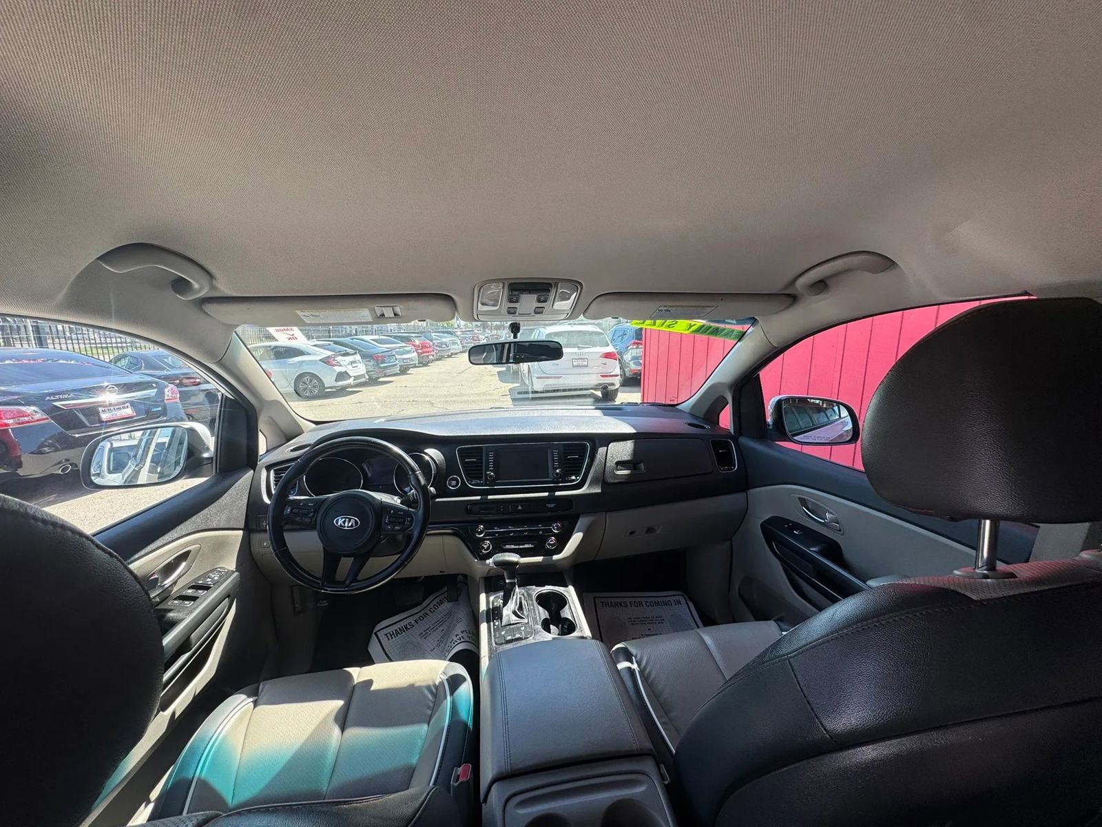 Used 2017 Kia Sedona LX w/ LX Essentials Premium Package FWD image 10