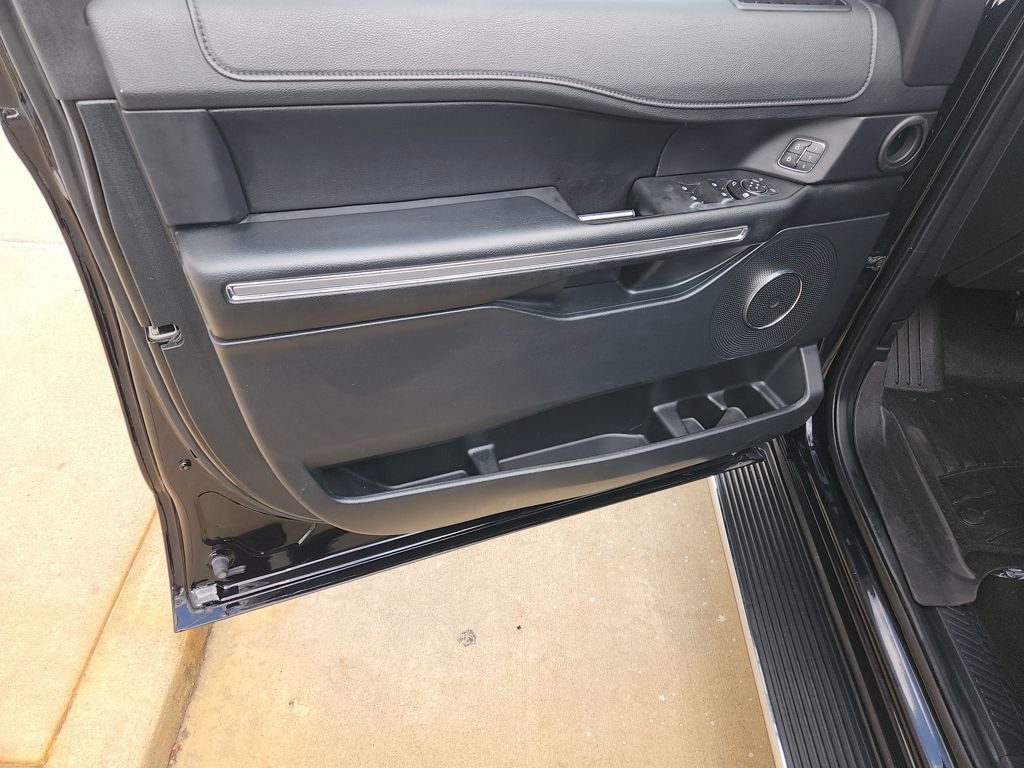 Used 2021 Ford Expedition Max XLT image 30