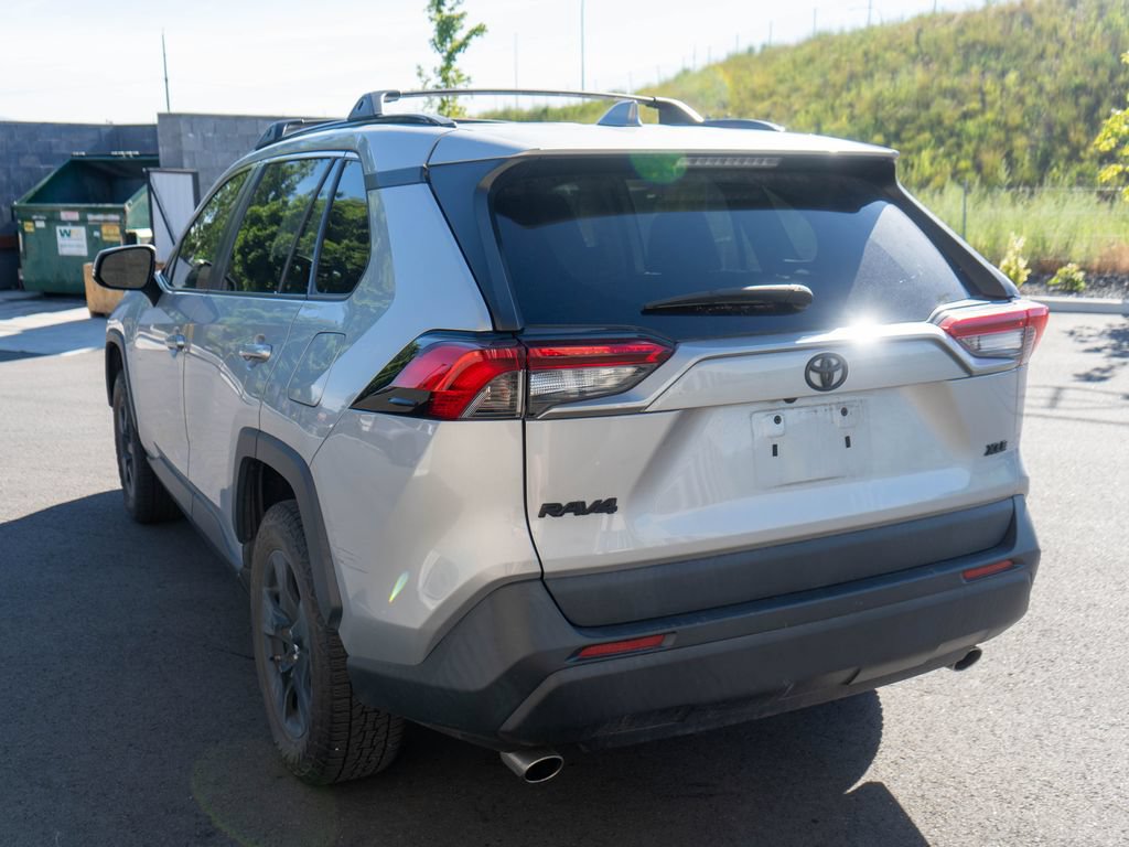 Used 2019 Toyota RAV4 XLE w/ Carpet Mat Package FWD image 5