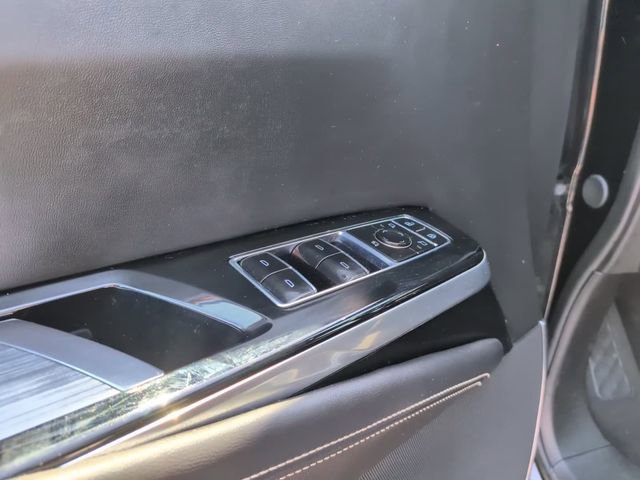 Used 2025 Cadillac Escalade Premium Luxury Platinum AWD/4WD image 14