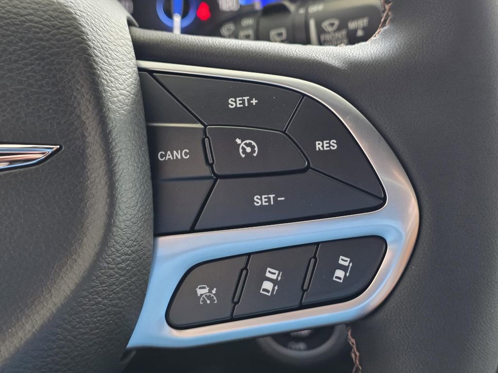 New 2026 Chrysler Pacifica Pinnacle w/ Trailer Tow Group image 38