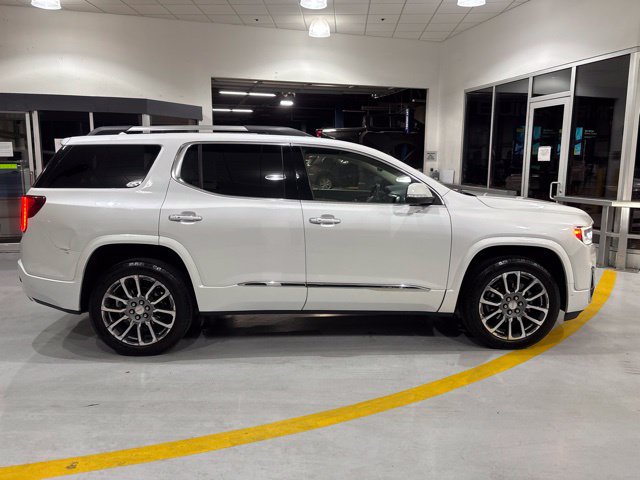 Used 2023 GMC Acadia Denali w/ Denali Ultimate Package AWD/4WD image 8