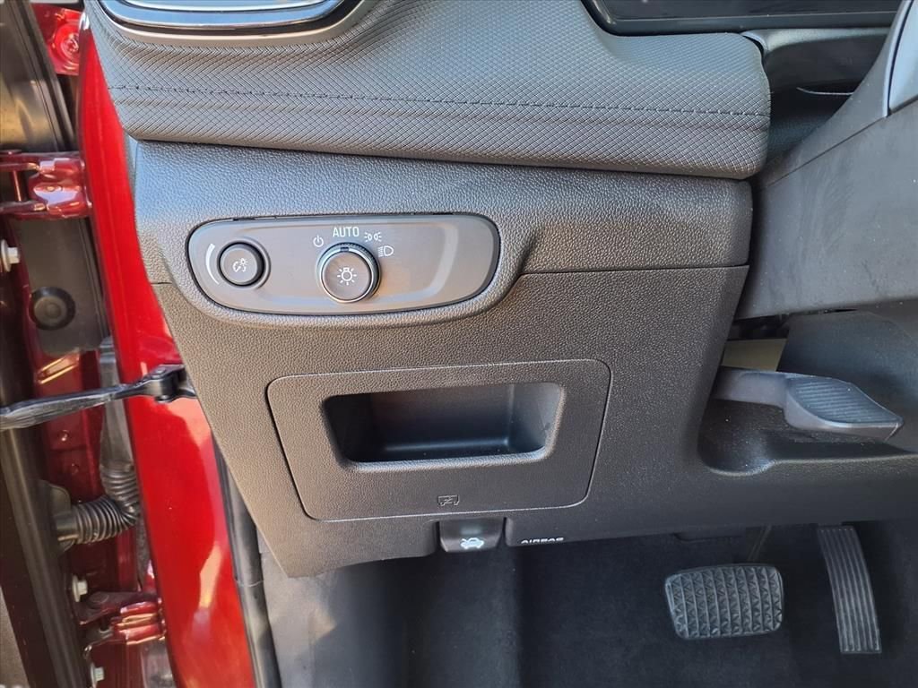 Used 2025 Chevrolet TrailBlazer LT w/ Driver Confidence Package image 13