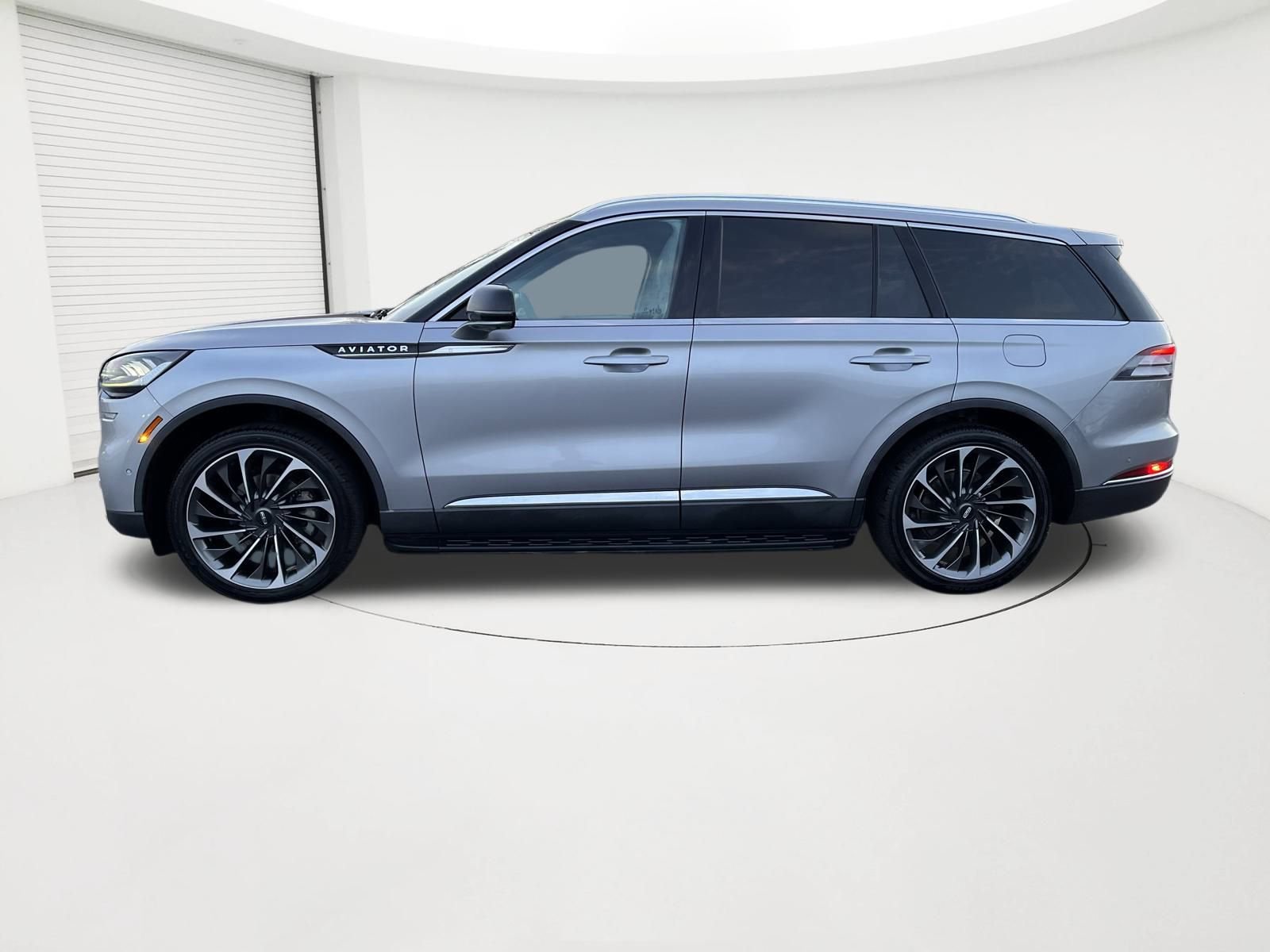 Used 2021 Lincoln Aviator Reserve w/ Equipment Group 201A image 2