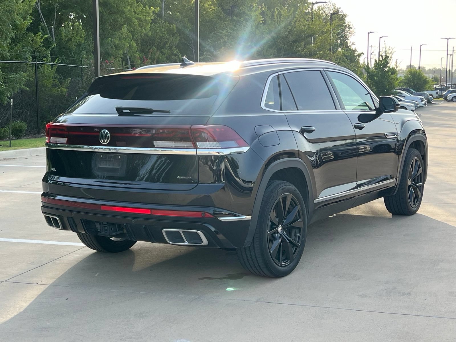 Used 2024 Volkswagen Atlas Cross Sport SEL Premium R-Line AWD/4WD image 12