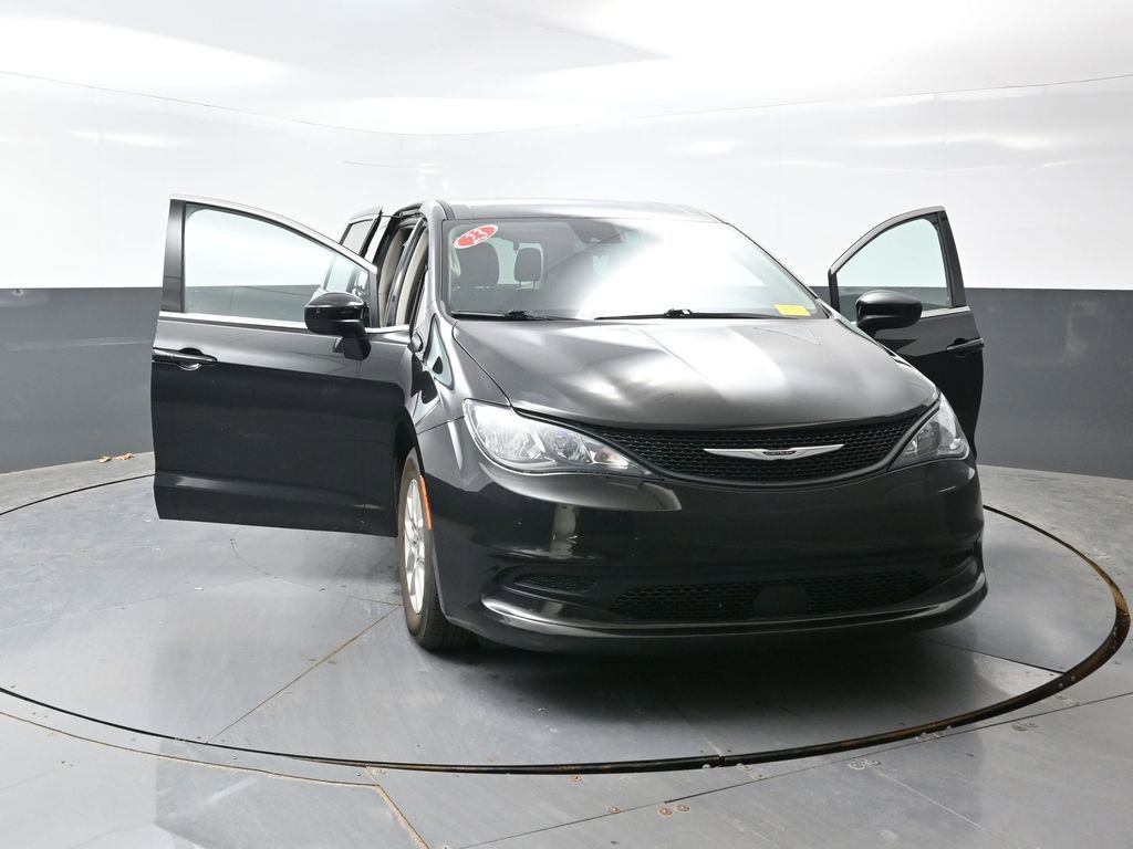 Used 2023 Chrysler Voyager LX FWD image 57