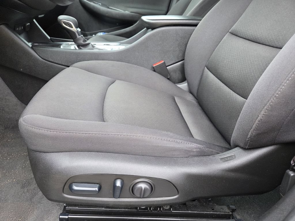 Used 2025 Chevrolet Malibu LT FWD image 13