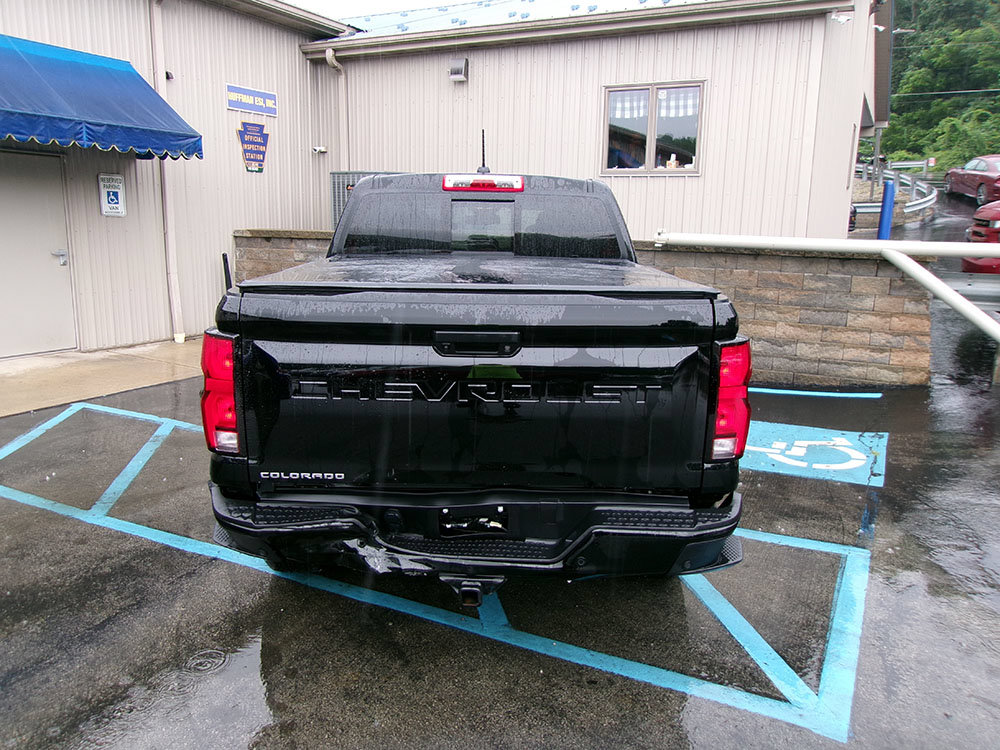 Used 2024 Chevrolet Colorado Z71 w/ Z71 Convenience Package 2 AWD/4WD image 2