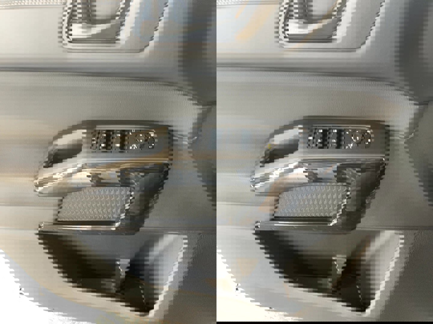 Used 2025 Nissan Pathfinder S AWD/4WD image 15