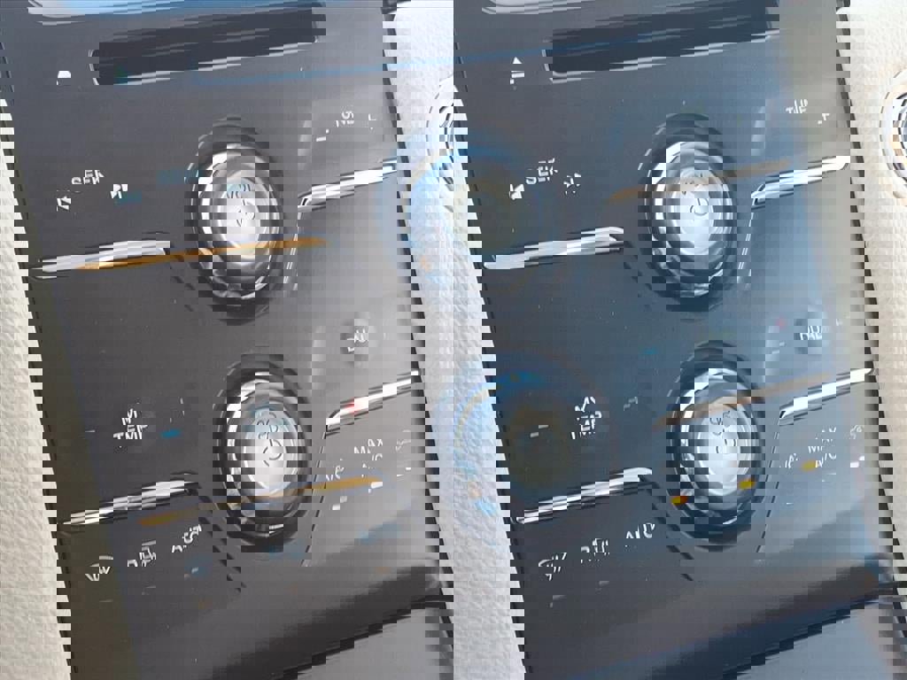 Used 2016 Ford Taurus Limited image 25