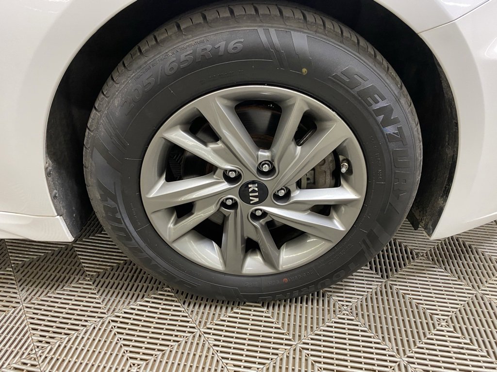 Used 2019 Kia Optima LX image 2