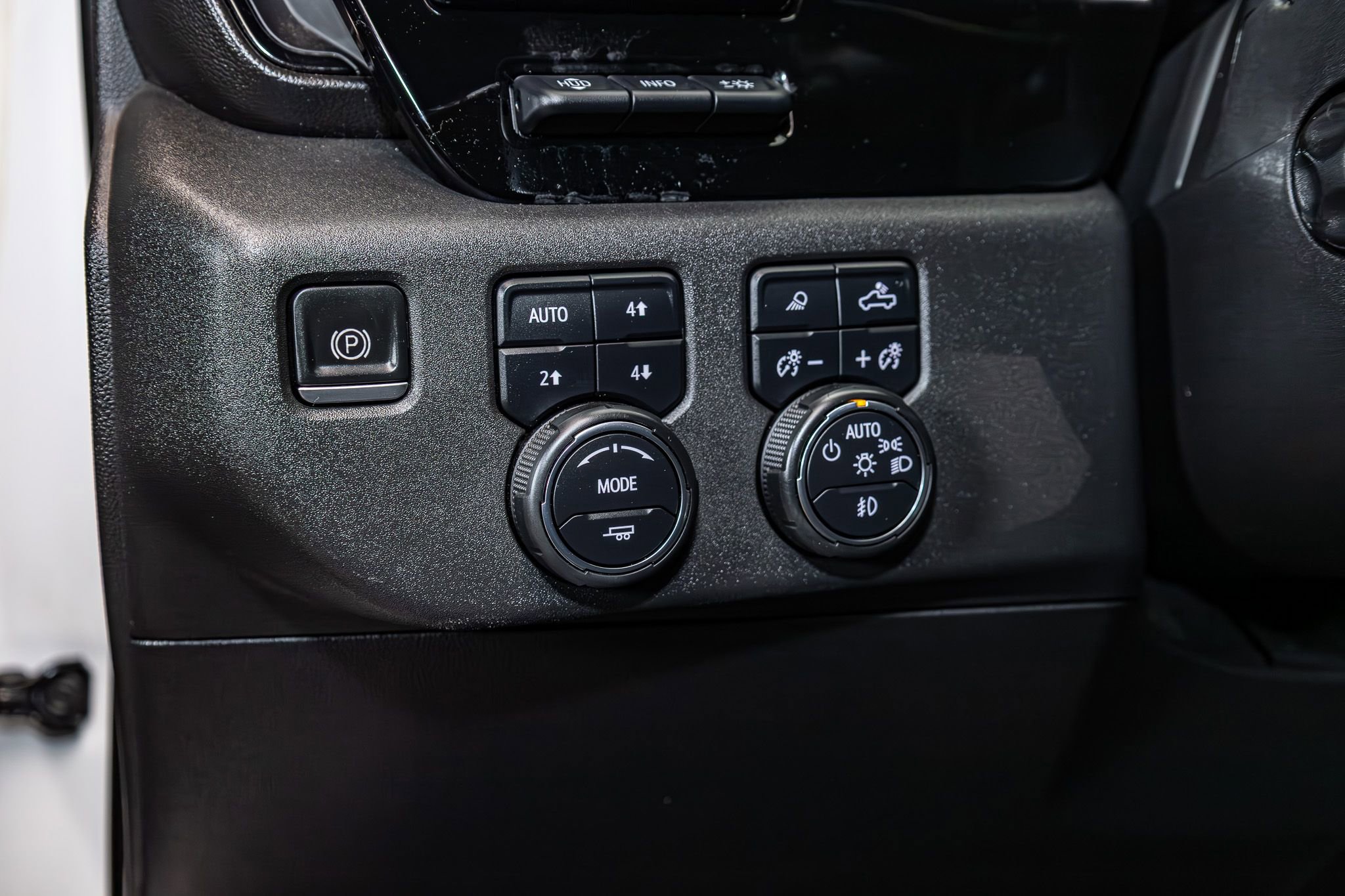 Used 2022 Chevrolet Silverado 1500 ZR2 w/ Technology Package image 18