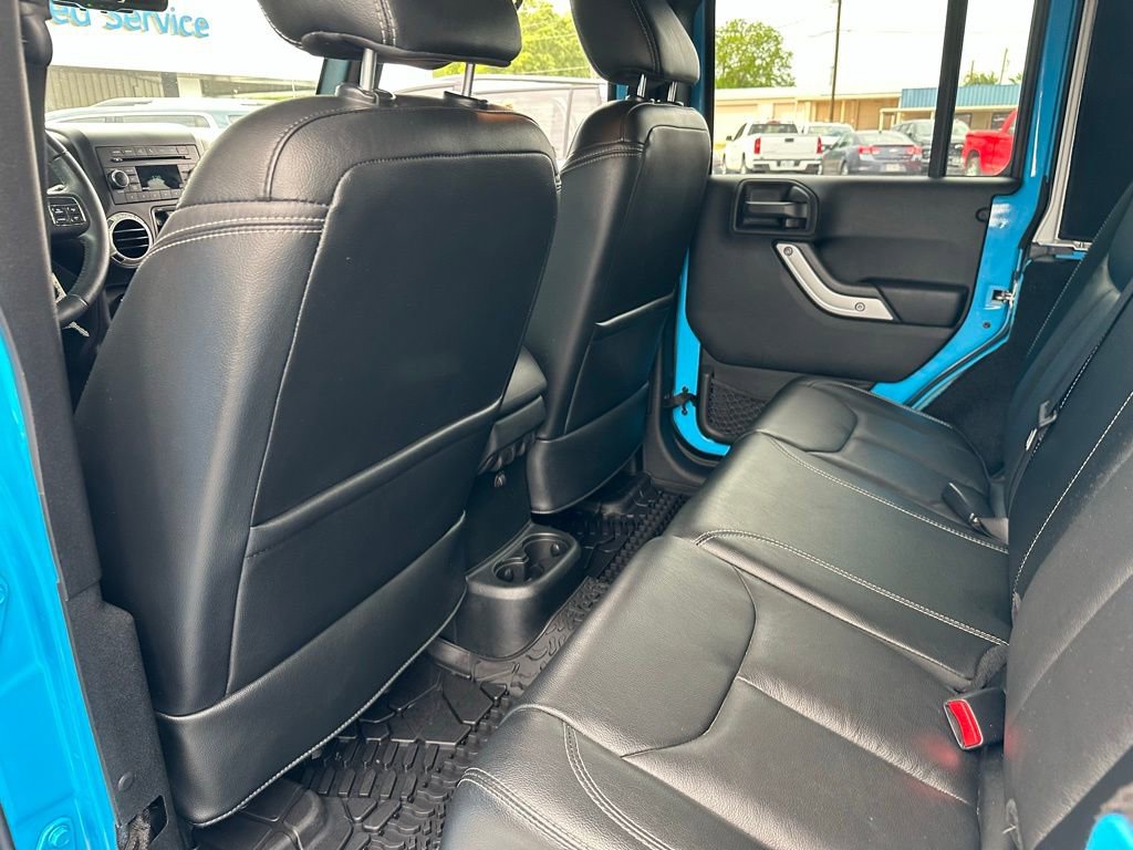 Used 2017 Jeep Wrangler Unlimited Sahara w/ Connectivity Group AWD/4WD image 14