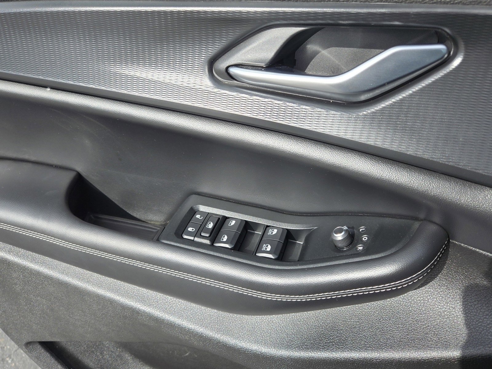 Used 2024 Jeep Grand Cherokee L Laredo image 24