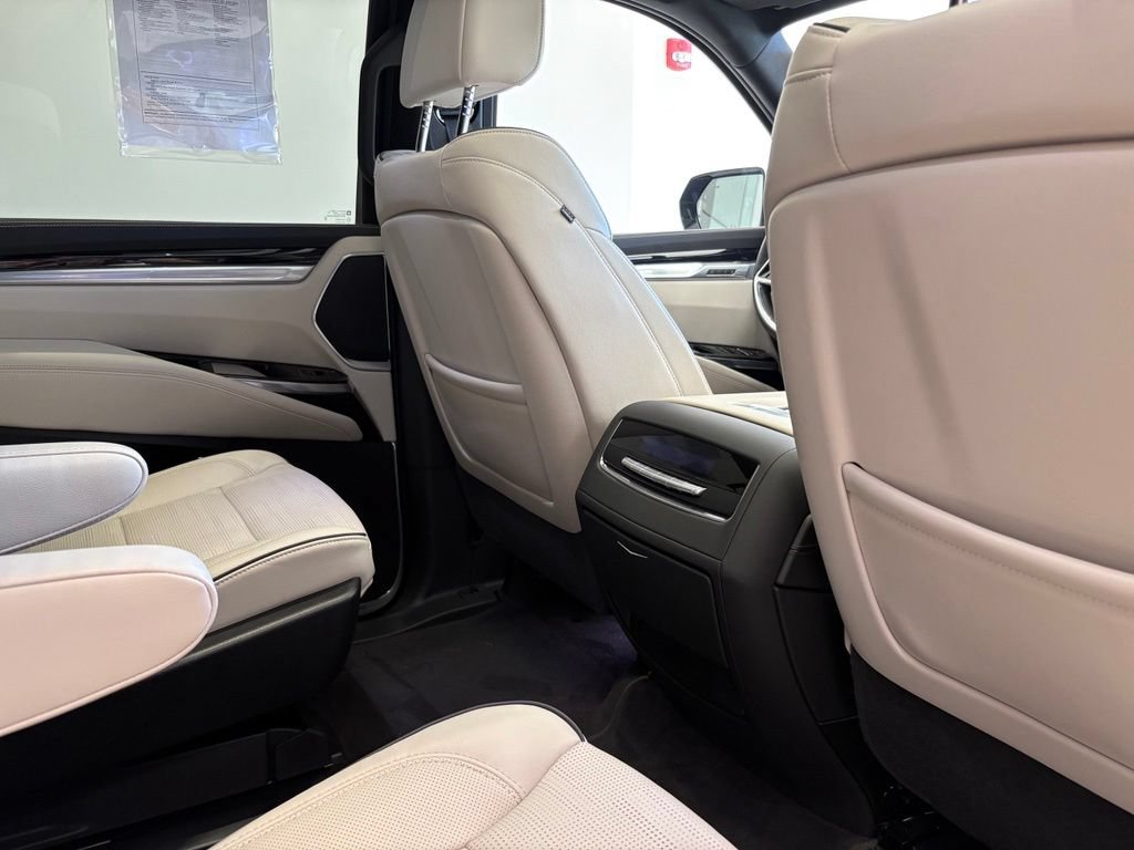 Used 2025 Cadillac Escalade Sport w/ LPO, ONYX Package AWD/4WD image 33
