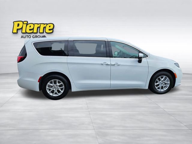 Used 2023 Chrysler Pacifica Touring-L FWD image 6