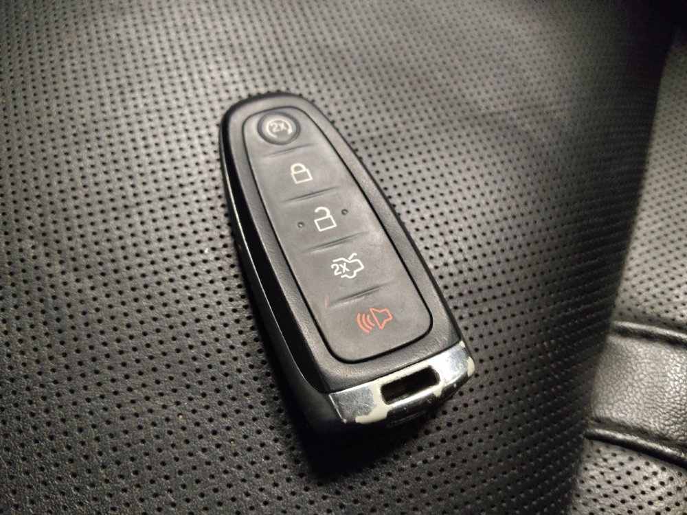 Used 2014 Lincoln MKS FWD image 32