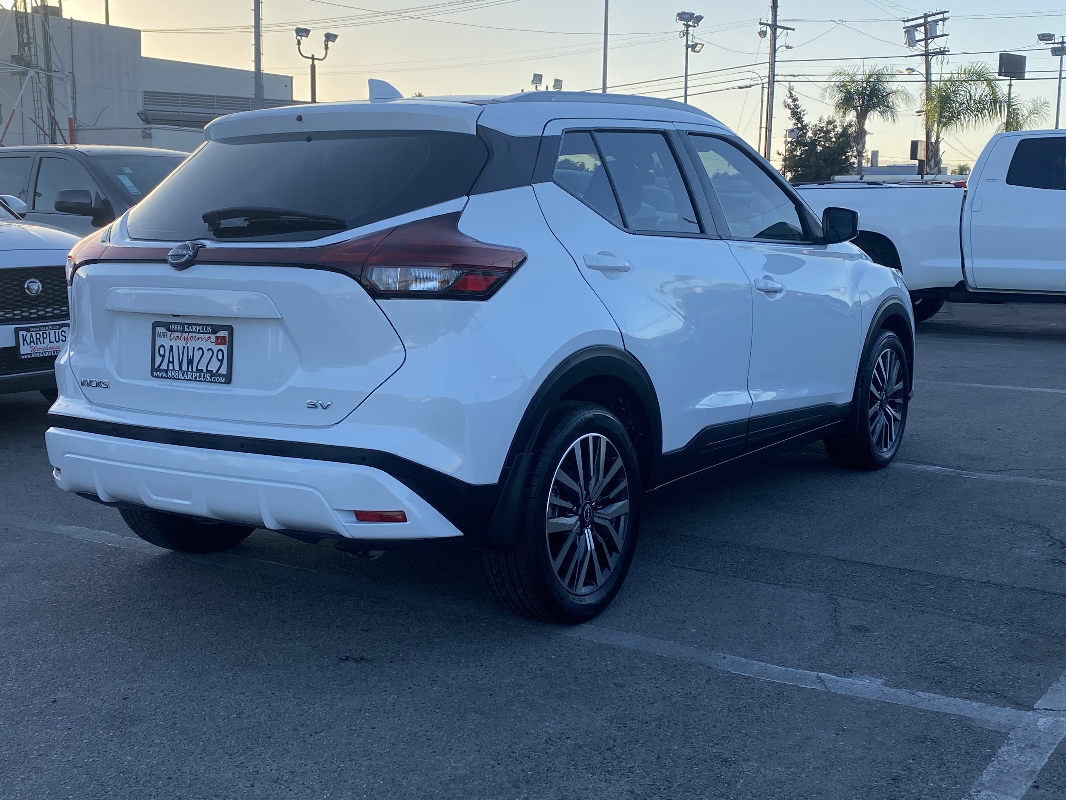 Used 2022 Nissan Kicks SV image 7