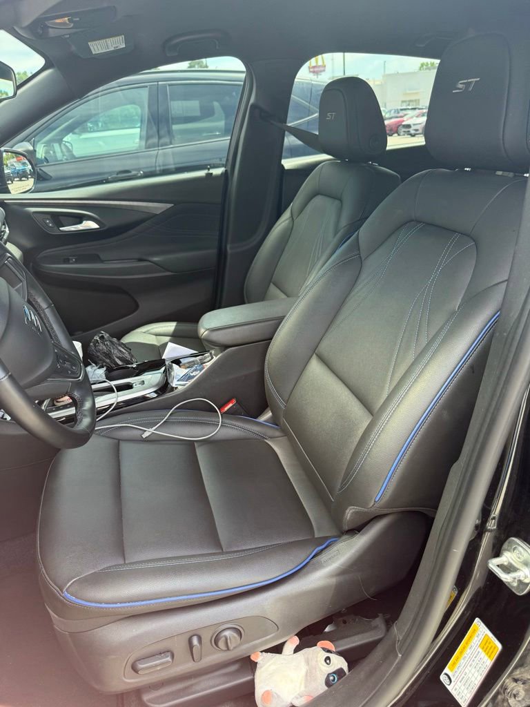 Used 2025 Buick Envista Sport Touring w/ Convenience I Package FWD image 9