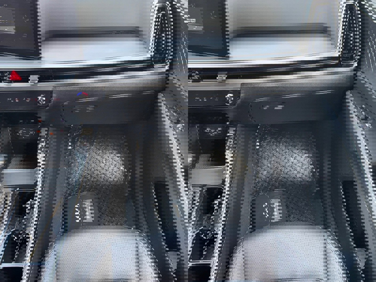 Used 2024 Kia Sorento S image 15