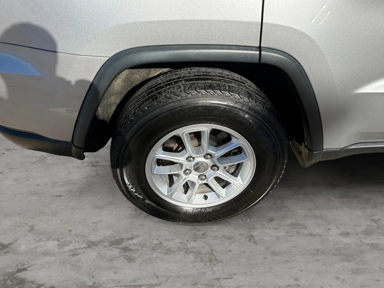 Used 2019 Jeep Grand Cherokee Laredo AWD/4WD image 45