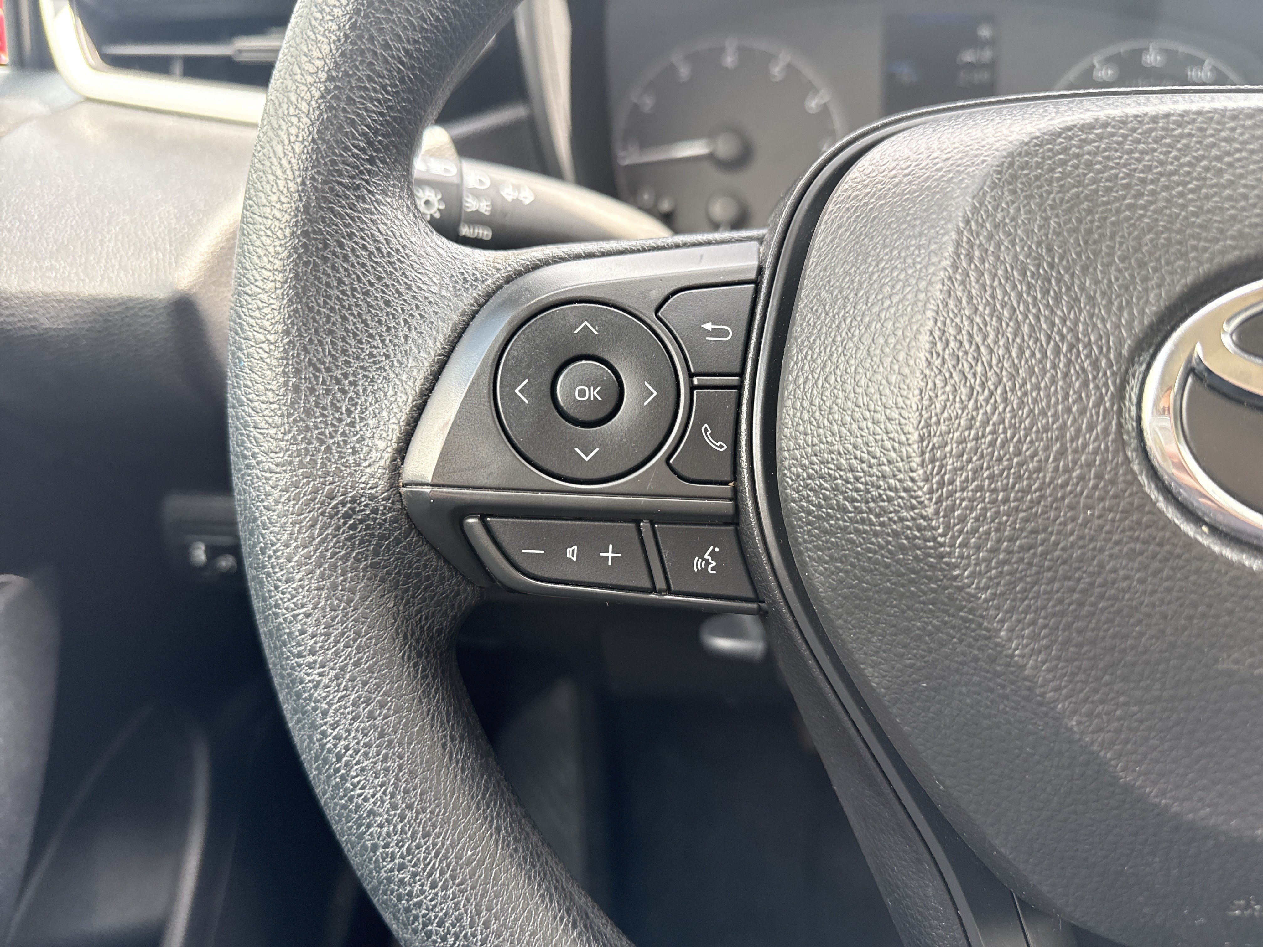 Used 2025 Toyota Corolla LE FWD image 17