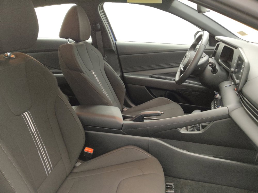 Used 2025 Hyundai Elantra Sport FWD image 21